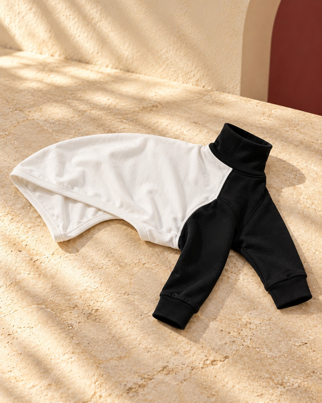 Contrast-Sleeve Cotton Iggy Shirt in White, garment detail